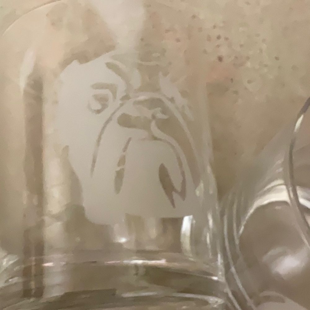 Set of 4 crystal etched “Bulldog “ old fashioned glasses! Mint condition. As new - Picture 5 of 6